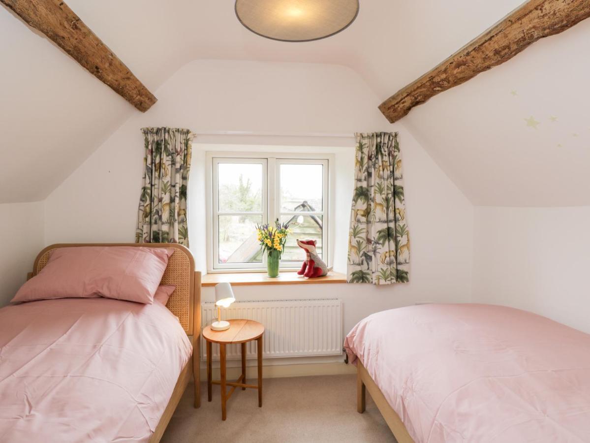 High Cogges Farm Holiday Cottages วิทนีย์ ภายนอก รูปภาพ