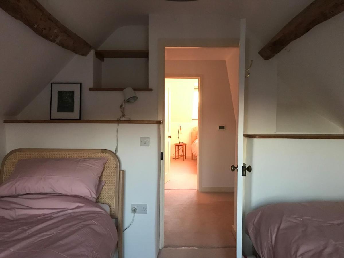 High Cogges Farm Holiday Cottages วิทนีย์ ภายนอก รูปภาพ