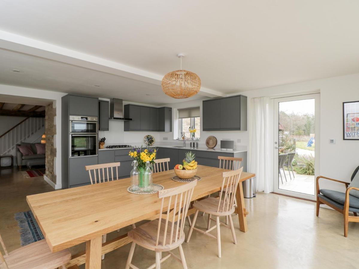 High Cogges Farm Holiday Cottages วิทนีย์ ภายนอก รูปภาพ